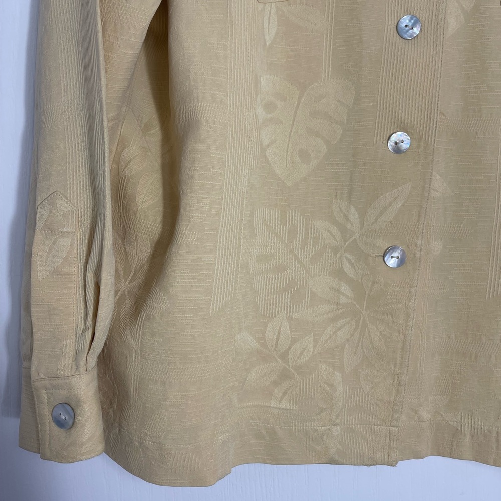 Chico’s Button Down long sleeved silk blouse leaf brocade light yellow/ cream - Picture 5 of 6